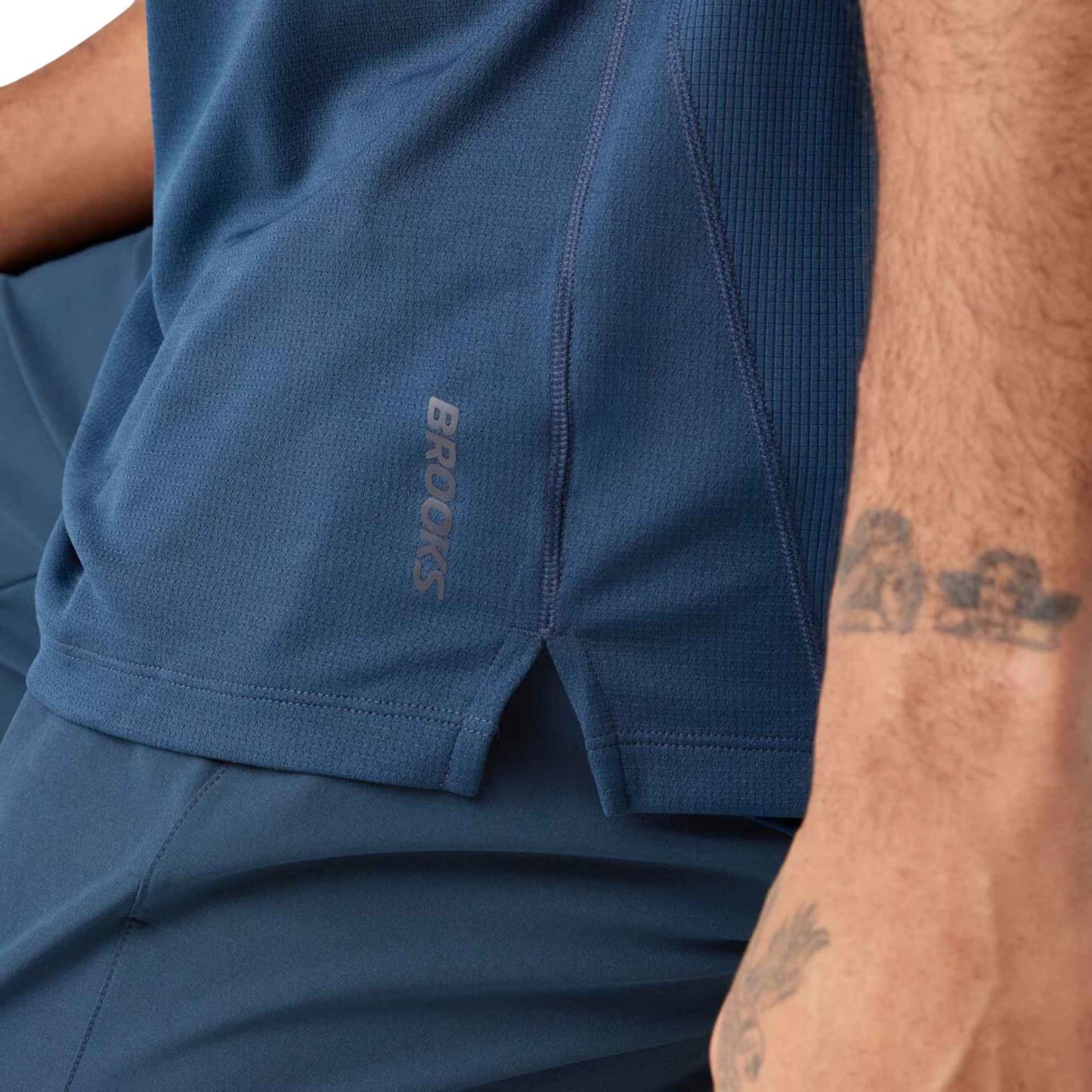 BROOKS MEN'S DASH SHORT SLEEVE SHIRT